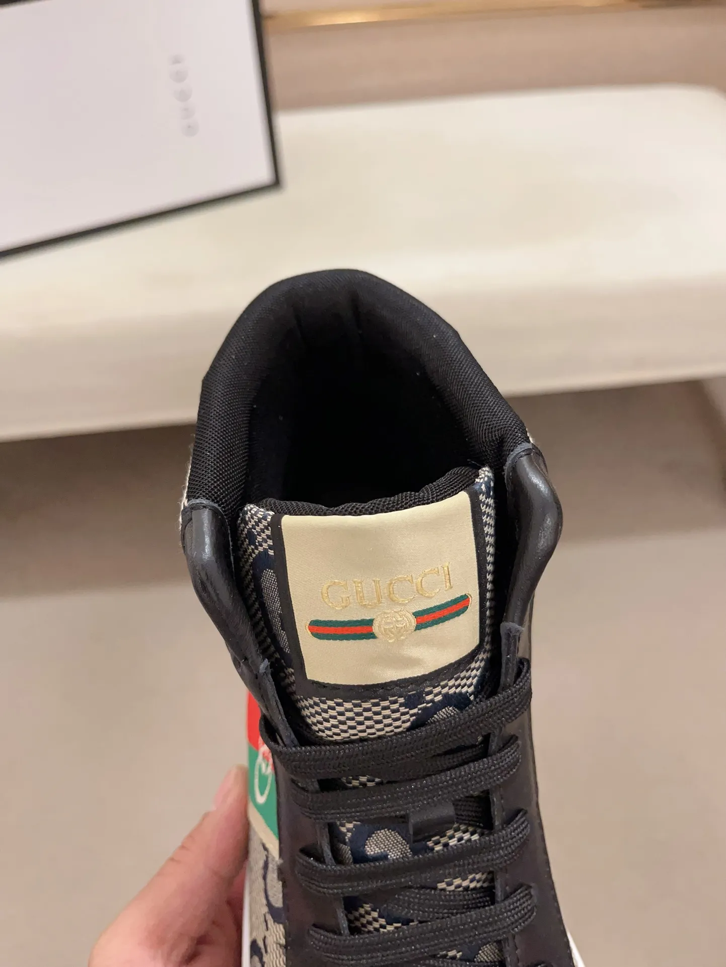 Men's shoes 💰 440 💰 High-quality new high-top GUCCI counters are on the market at the same time. The new men's shoes, 😘fabrics are selected imported cowhide, lining: sheepskin lining. 👍🏿 High-end ☄️ air-cushion molded anti-slip rubber outsole, exquisite lines, simple and elegant, comfortable and high-end for leisure travel. Code number: 38 to 44 (45 can be customized and cannot be returned or exchanged)